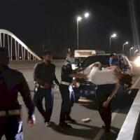 wanita-cantik-mengenakan-daster-mencoba-bunuh-diri-di-jembatan-pik-2