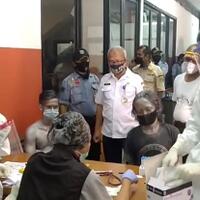 terjaring-razia-90-pmks-jalani-rapid-test-antigen-di-gor-ciracas