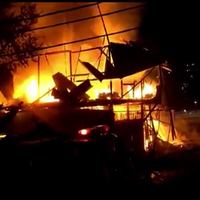 lima-ruko-di-kota-tua-kendari-ludes-dilalap-si-jago-merah-warga-dilanda-kepanikan