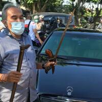 polisi-tangkap-sopir-pengacara-rizieq-shihab-karena-bawa-sajam-ke-lokasi-sidang