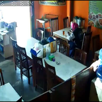 boyolali-gempar-ibu-muda-gendong-balita-terekam-mencuri-di-warung-makan