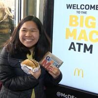 unik-mesin-atm-ini-menyediakan-big-mac-favoritmu