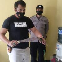 gara-gara-disuruh-bergantian-jaga-warung-seorang-pemuda-bunuh-ayah-kandung