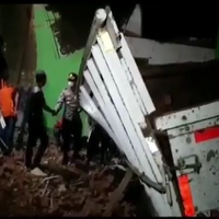 truk-berisi-penuh-batu-bata-seruduk-madrasah-2-orang-meregang-nyawa