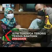 presiden-jokowi-berikan-bantuan-untuk-istri-terduga-teroris-yang-kesulitan-keuangan