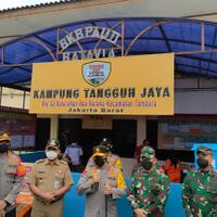 tekan-covid-19-satres-narkoba-polres-jakbar-resmikan-kampung-tangguh-di-kalideres