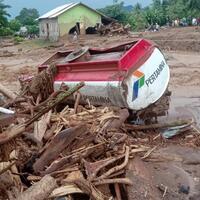 foto-banjir-bandang-di-ntt-tewaskan-23-warga