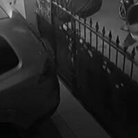 kian-nekat-maling-gasak-spion-mobil-yang-terparkir-di-garasi-rumah