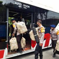 75-personel-satbrimob-polda-jatim-bko-ke-polda-ntt-bantu-korban-banjir-bandang