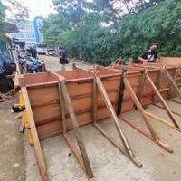 ahli-waris-blokade-akses-jalan-kawasan-pergudangan-di-cipondoh