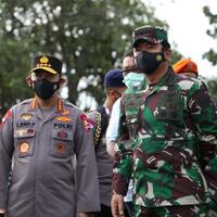 panglima-tni-bersama-kapolri-tinjau-penanganan-bencana-di-ntt-dan-ntb