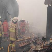 kebakaran-pasar-kambing-di-tanah-abang-dua-mobil-hangus