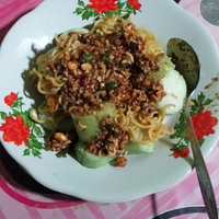 mientong-sensasi-makan-mie-dan-lontong-waktu-kecil-yang-rasanya-ngangenin