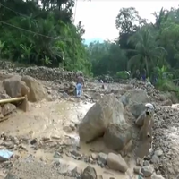 longsor-batu-dan-lumpur-tutup-jalur-antar-desa-di-pacitan-ratusan-warga-terisolir