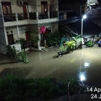 hujan-deras-dan-luapan-kali-sunter-rw-04-cipinang-melayu-terendam-banjir