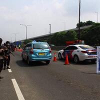 adang-pemudik-keluar-jadetabek-1313-aparat-berjaga-di-31-titik-pospam-selama-24-jam