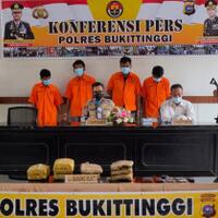 pegawai-lapas-kelas-iia-bukittinggi-diduga-jadi-kurir-ganja-milik-tahanan