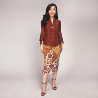 model-sepatu-yang-cocok-dipadukan-dengan-kebaya-agar-terlihat-tinbgi--elegan