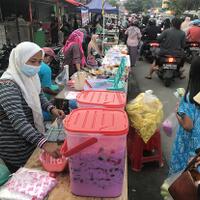 slrupp-nikmatnya-berjualan-es-buah-di-bulan-penuh-berkah-untungnya-berlipat