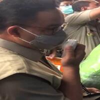 kunjungi-korban-kebakaran-taman-sari-anies-ujian-ibu-bapak-berat-tidak-ringan