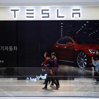 saham-tesla-jatuh-usai-kecelakaan-fatal-wall-street-menjauhi-rekor-tertinggi