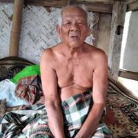 tebus-dosa-kakek-102-tahun-di-kuningan-pilih-tinggal-di-gubuk-dekat-makam