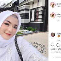 viral-penjual-es-kelapa-muda-cantik-asal-samarinda-bikin-salfok-saat-puasa