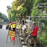 bantu-mobilitas-pejalan-kaki-pemkot-jaktim-bangun-trotoar-di-jalan-munjul