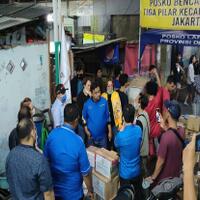 ketua-umum-dpp-knpi-serahkan-bantuan-bagi-korban-kebakaran-taman-sari