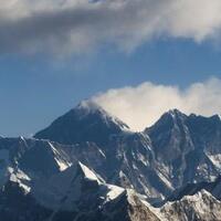 virus-corona-capai-gunung-everest