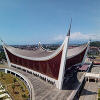 ngabuburit-penuh-hikmah-dan-manfaat-di-masjid-raya-sumatera-barat