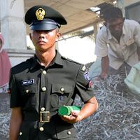 tangis-penjual-ikan-asin-di-aceh-pecah-putranya-lulus-jadi-prajurit-tni-ad