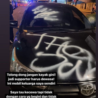berplat-b-mobil-kakak-pemain-persib-aqil-savik-dicoret-coret-suporter