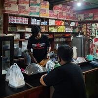 asyik-nongkrong-di-warkop-enam-warga-kalbar-positif-covid