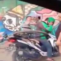gara-gara-senggol-mobil-di-bekasi-pengendara-ojol-dibogem-pengemudi-mobil