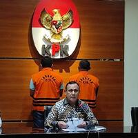 4-jam-geledah-ruangan-azis-syamsuddin-di-dpr-kpk-total-bawa-5-koper