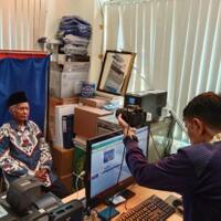 kakek-109-tahun-rekam-e-ktp-netizen-pertanyakan-penerapan-prokes-petugas