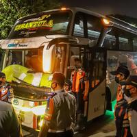 kedapatan-angkut-pemudik-dari-terminal-bayangan-bus-akap-ini-langsung-ditahan