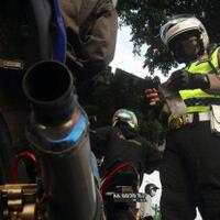 dirazia-pengguna-motor-berknalpot-brong-di-kota-medan-nekat-terobos-petugas