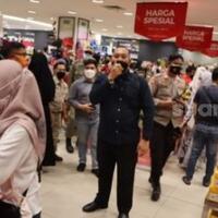 kondisi-sulsel-mengkhawatirkan-warga-mulai-padati-pusat-perbelanjaan