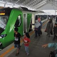 senangnya-ngabuburit-naik-kereta-api-minangkabau-express-yang-aman