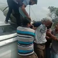 mobil-mantan-camat-terjun-ke-parit-sedalam-3-meter-evakuasi-korban-dramatis