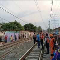 bongkar-lokalisasi-gang-royal-petugas-temukan-kondom-bekas-pakai-berceceran