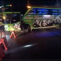 gagal-mudik-bus-dan-kendaraan-disuruh-putar-balik-di-pos-penyekatan-jatim-jateng