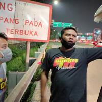 sopir-truk-ini-tolak-uang-rp3-juta-untuk-angkut-10-pemudik-dari-bekasi-ke-pekalongan