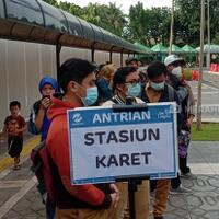 warga-sebut-anies-telat-buat-aturan-bus-transjakarta-gratis-usai-ramai-di-medsos