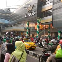pengunjung-pusat-perbelanjaan-di-kota-bandung-membludak-begini-reaksi-satpol-pp