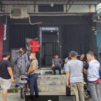 ruko-tak-kunjung-buka-ternyata-karyawan-barbershop-gantung-diri