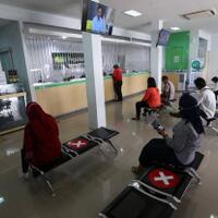 demi-bersolek-saat-lebaran-warga-surabaya-ramai-ramai-tebus-emasnya