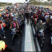 tak-berkutik-ribuan-kendaraan-pemudik-blitar-dipaksa-putar-balik